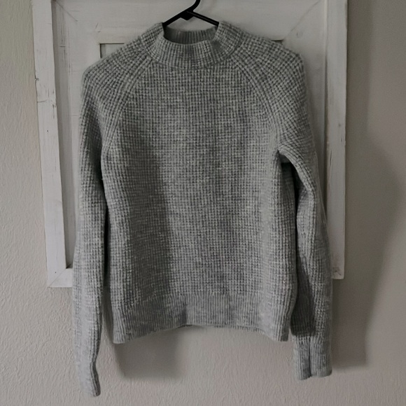 Banana Republic Waffle Weave Sweater - Picture 5 of 6